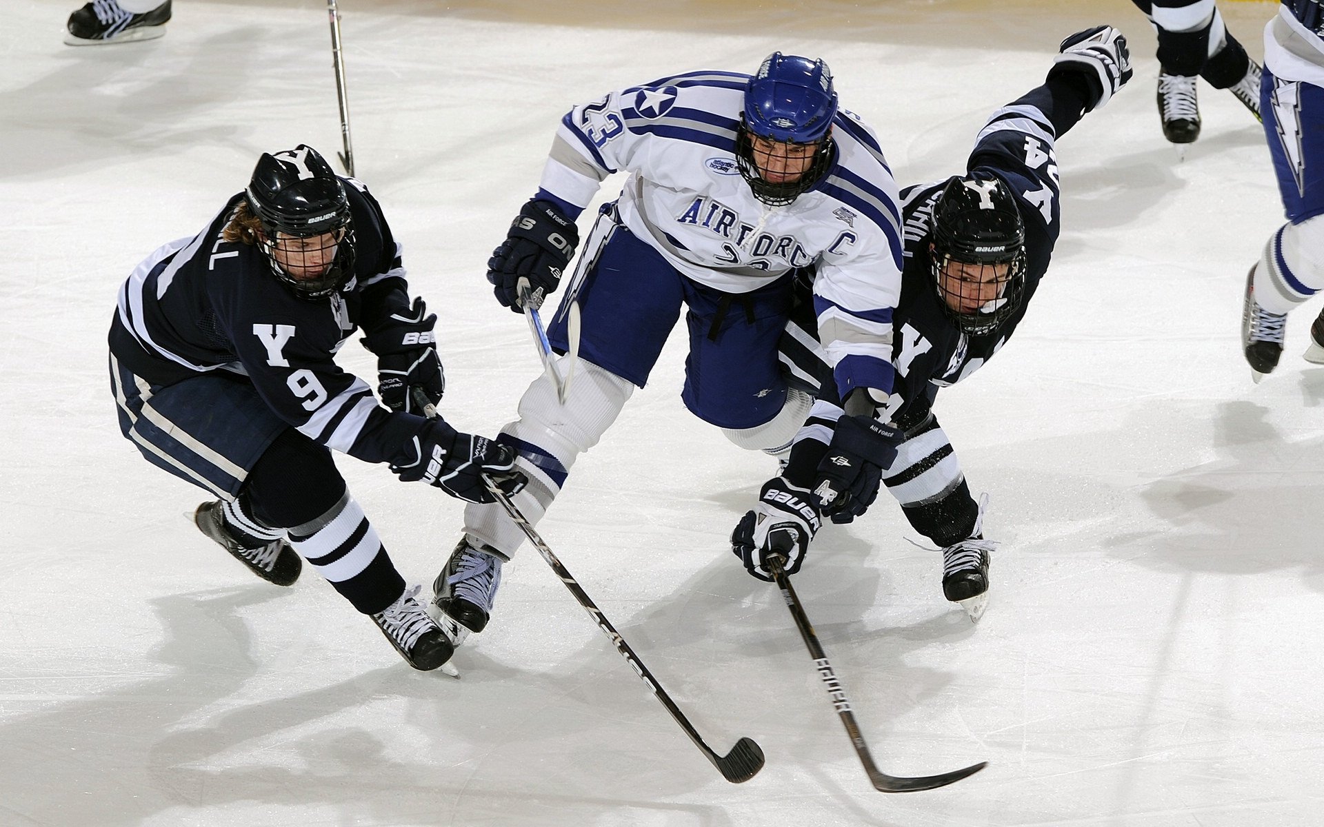 AYX官网-球队赢得晋级资格主教练强调接下来每场都是硬仗不容松懈，晋级的球队